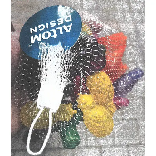 Photo from the official notice: ALtOM DESIGN KPL. 20 KOSTEK DO NAPOJOW ice cooling cubes — choking risk
