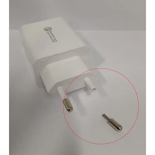 Photo de l’avis officiel: Cadorabo Chargeur USB — risque: Choc électrique