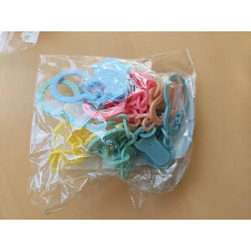 Photo from the official notice: 6 Pièces Chaînes De Tétine Mignonnes, Porte-sucette À Motif De Dessin Animé Aléatoire soother holder — choking & entrapment risk