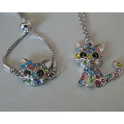 Photo from the official notice: DkakoJew Süße Katze Halskette Armband Set für Mädchen, Katze Anhänger, Katzenanhänger Halskette Katz jewellery — chemical risk