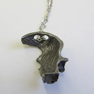 Photo de l’avis officiel: southbankstore Halskette mit Totenkopf-Anhänger, gebrochen, beschädigt, für Männer und Frauen, Zin Collier — risque: Risque chimique