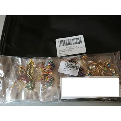Foto aus der offiziellen Meldung: Adramata 8 Pcs Brosche für Damen Kristall Brosche Abzeichen Strass Tier Broschen für Kleidung Hemden Broschen- — Risiko: Chemikalie