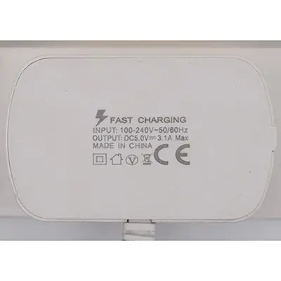 Foto aus der offiziellen Meldung: ORIGINAL 6USB STAND CHARGER USB-Ladegerät — Risiko: Elektrischer Schlag
