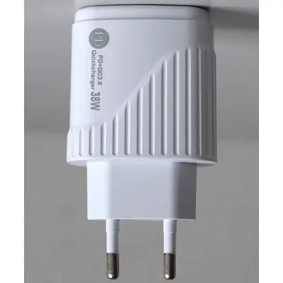Photo de l’avis officiel: Tengda 20W PD Power Adapter, PD+QC3.0 Quickcharger 38W Chargeur USB — risque: Choc électrique