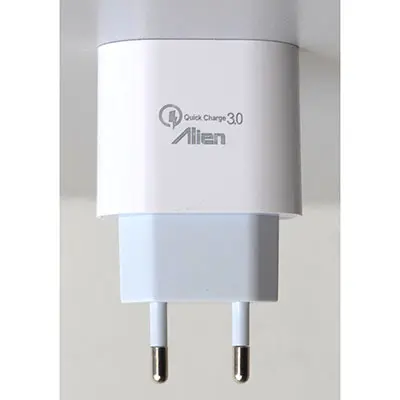 Photo de l’avis officiel: Alien Gyorstöltő Chargeur USB — risque: Choc électrique