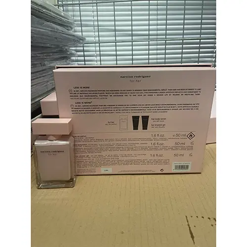 Photo from the official notice: Narciso Rodriguez Eau de parfum - Body lotion - Shower gel cosmetic set — chemical risk