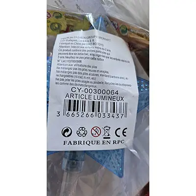 Foto dell’avviso ufficiale: Article lumineux Giocattolo di plastica — rischio: Rischio chimico & Ostruzione delle vie aeree