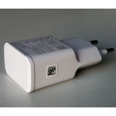 Foto dell’avviso ufficiale: Feitun FAST CHARGER, TRAVEL ADAPTER Caricabatterie USB — rischio: Scossa elettrica