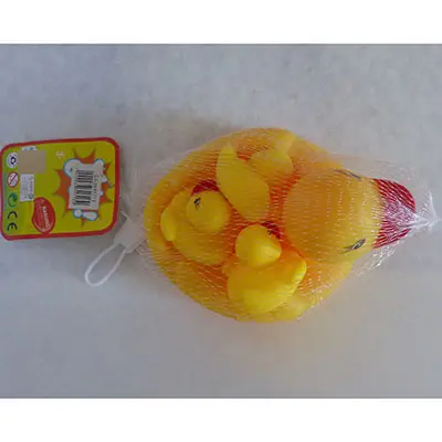 Foto aus der offiziellen Meldung: Plastic duck family Badespielzeug — Risiko: Ersticken