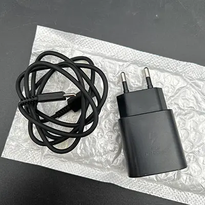 Foto dell’avviso ufficiale: Samsung fast charger with USB Type-C Caricabatterie USB — rischio: Scossa elettrica
