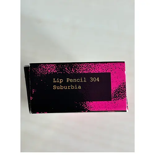 Foto aus der offiziellen Meldung: Pat McGrath Labs Crayon à Lèvres et Taille-crayon Lippenliner — Risiko: Chemikalie & Umwelt