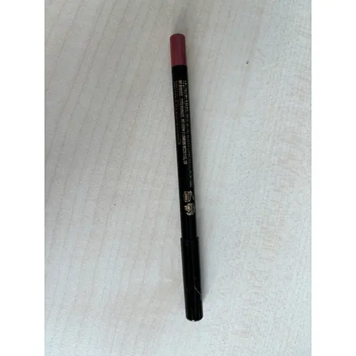Foto aus der offiziellen Meldung: Pat McGrath Labs Crayon à Lèvres et Taille-crayon Lippenliner — Risiko: Chemikalie & Umwelt