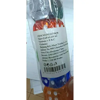 Foto del aviso oficial: Neuvedena Zapalovač ve tvaru pěti hracích kostek Encendedor de novedad — riesgo: Quemaduras