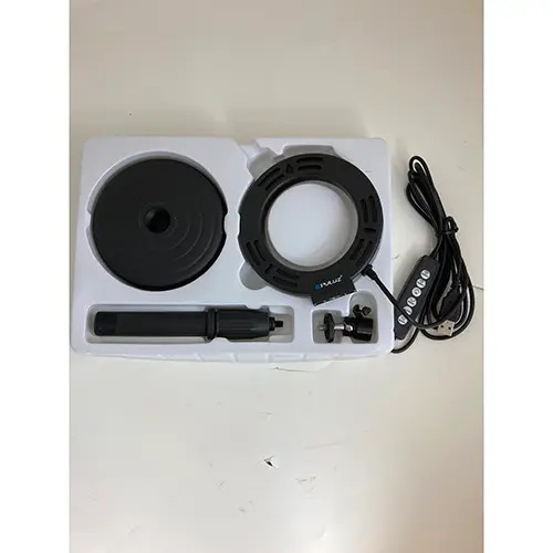 Foto aus der offiziellen Meldung: Puluz Adjustable Desktop mount round video light kits LED Ringleuchte — Risiko: Umwelt