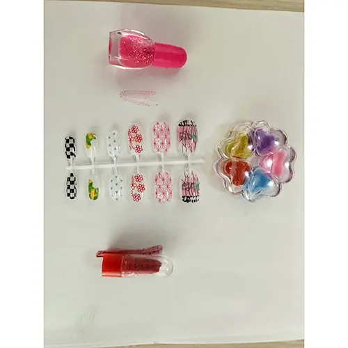 Foto do aviso oficial: CUTE DOLL "PLASTIC TOYS" Boneca de plástico — risco: Engasgamento