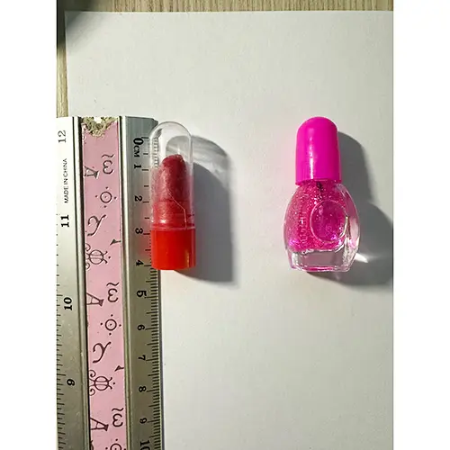 Foto do aviso oficial: CUTE DOLL "PLASTIC TOYS" Boneca de plástico — risco: Engasgamento