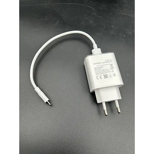Photo de l’avis officiel: Huawei SuperCharge Chargeur USB — risque: Choc électrique