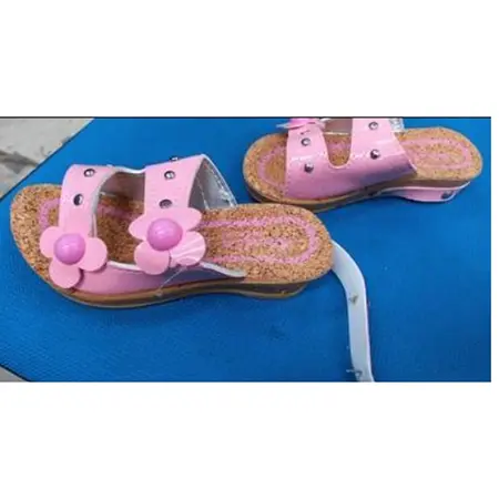 Foto aus der offiziellen Meldung: Nadia, Polinda Polinda Menekse and Nadia Children's Shoes Kinderschuhe — Risiko: Ersticken