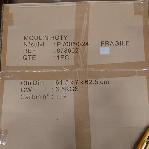 Foto aus der offiziellen Meldung: MOULIN ROTY Table trois petits lapins Kindertisch — Risiko: Ersticken