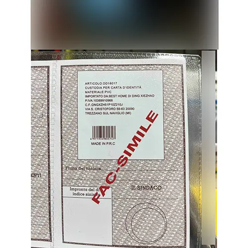 Photo de l’avis officiel: Custodia per carta di identità in PVC Titulaire de la carte — risque: Risque chimique