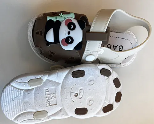 Photo from the official notice: Baby Panda Sandals Trendy søte tegneseriesandaler for gutter pustende lette children's sandals — chemical risk