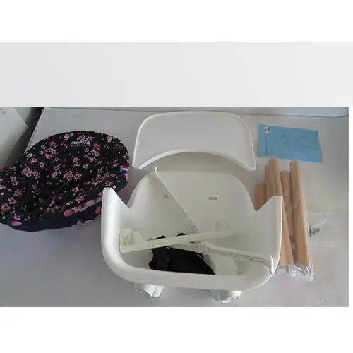 Foto uit de officiële melding: Auchan Baby, Nania- TEAM TEX, Pommette Chaise haute  Paulette 2 en 1 Kinderstoel — risico: Verstikking door zuurstofgebrek
