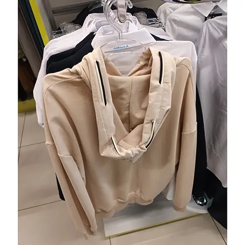 Foto aus der offiziellen Meldung: „Cherry love“ Kinder-Sweatshirt — Risiko: Strangulierung