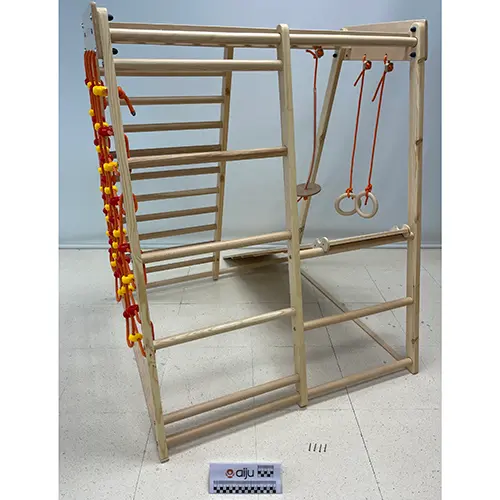 Photo de l’avis officiel: RINAGYM Kids Wall Bar Set Cadre d'escalade — risque: Etranglement