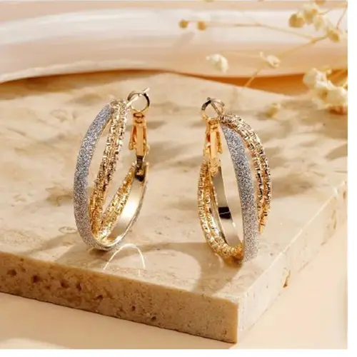 Photo de l’avis officiel: Déclaration Créoles : Audacieuses et sexy, plaquées or rose 14 carats, parfaites pour les fêtes, les Boucles d — risque: Risque chimique