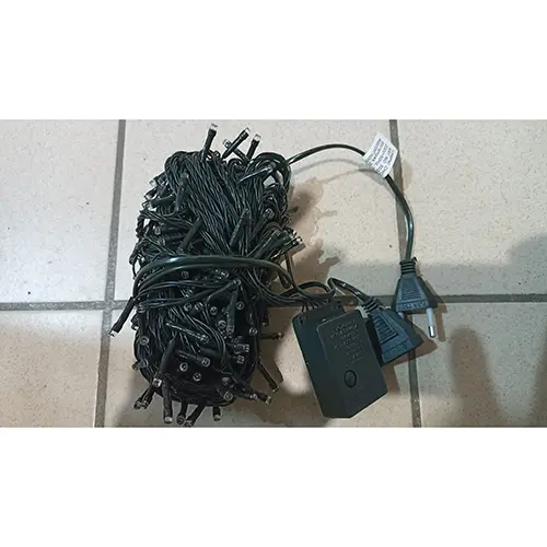 Foto do aviso oficial: lampki choinkowe Corrente de iluminação — risco: Choque elétrico (SR/02083/25)