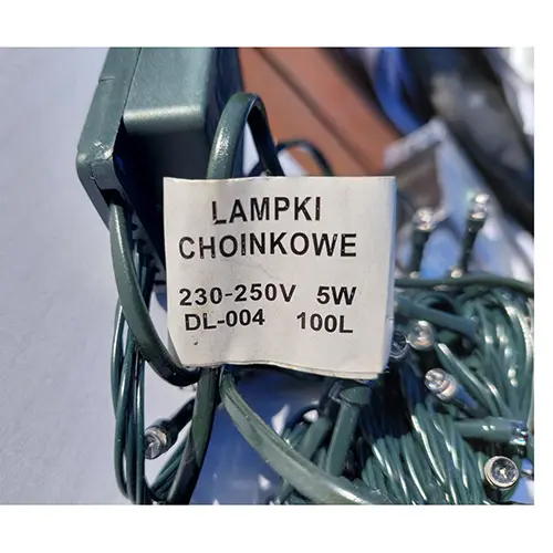 Foto dell’avviso ufficiale: LAMPKI OZDOBNE LED 100 (LAMPKI CHOINKOWE - on the label) Catena di illuminazione — rischio: Scossa elettrica
