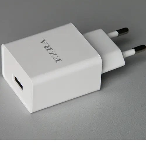 Foto aus der offiziellen Meldung: EZRA HOME CHARGER USB-Ladegerät — Risiko: Elektrischer Schlag