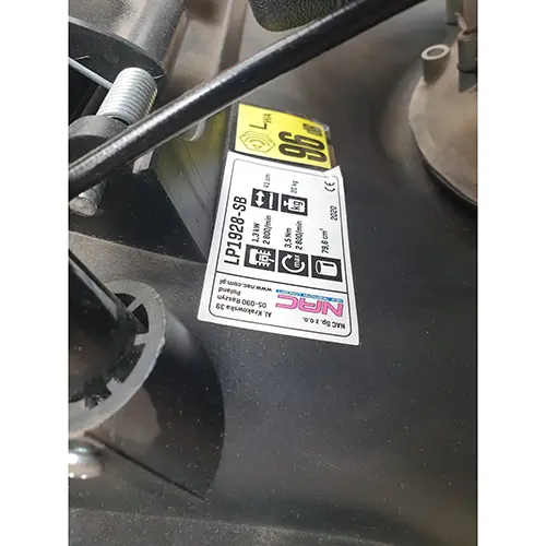 Photo de l’avis officiel: NAC Gasoline lawn mower Tondeuse à gazon — risque: Blessures