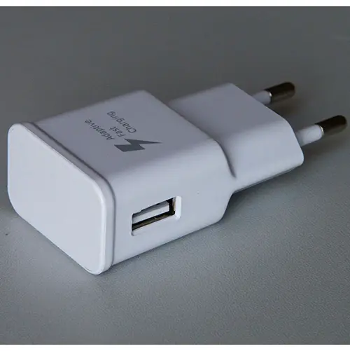 Photo de l’avis officiel: Original accessories Chargeur USB — risque: Choc électrique