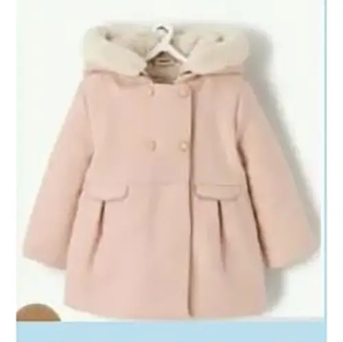 Foto uit de officiële melding: Mes petits cailloux MANTEAU AVEC CAPUCHE FAUSSE FOURRURE 6/ 36M Kinderjas — risico: Verstikking door inslikken