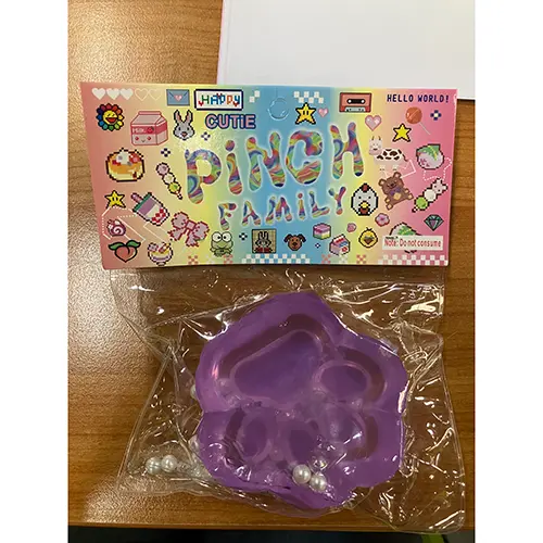 Photo de l’avis officiel: squeeze toy Squeeze jouet — risque: Étouffement (SR/02293/25)