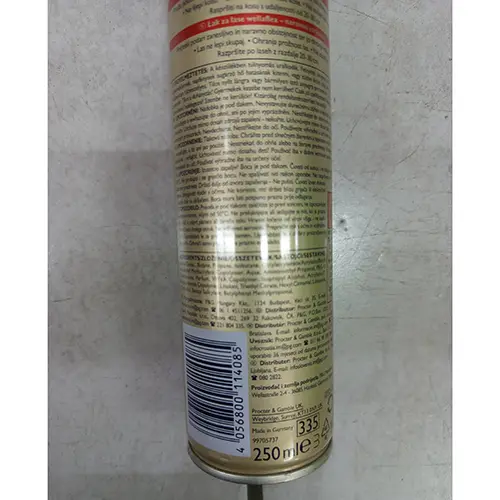 Foto aus der offiziellen Meldung: Wella unsurpassed flexible hold wellaflex HAIRSPRAY Haarspray — Risiko: Chemikalie