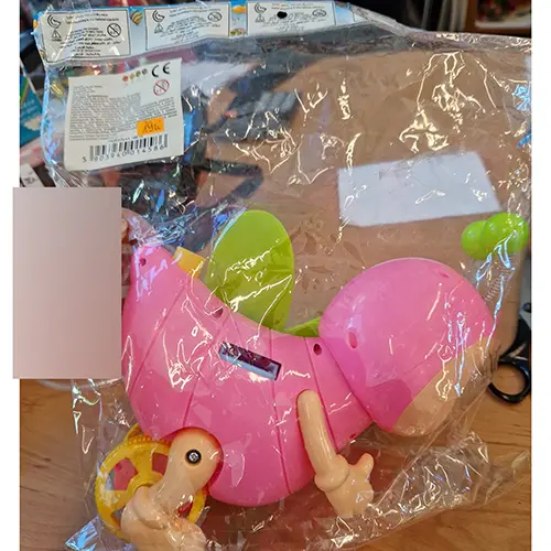 Photo from the official notice: Pszczolka plastic toy — choking & cuts risk