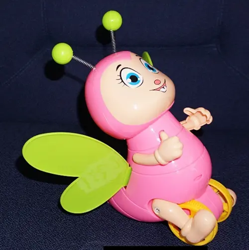 Photo from the official notice: Pszczolka plastic toy — choking & cuts risk