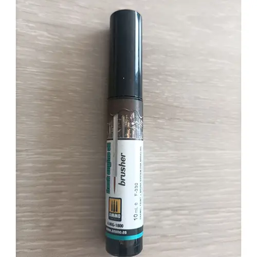 Foto aus der offiziellen Meldung: AMMO OF MIG JIMENEZ Fresh engine oil Brusher Modelllack-Set — Risiko: Chemikalie