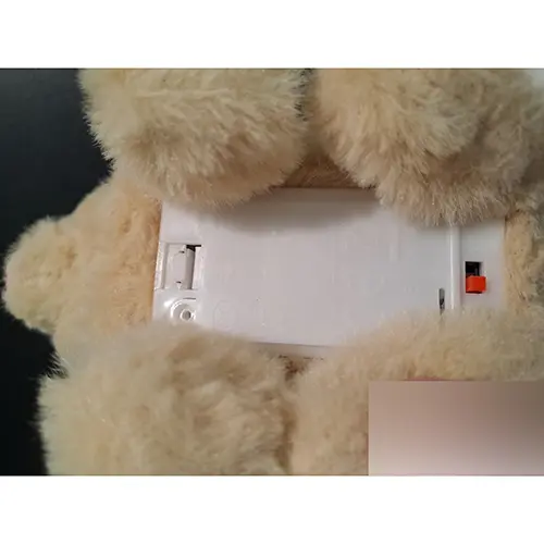 Foto do aviso oficial: Plush Toy rabbit Coelho-brinquedo alimentado a bateria — risco: Engasgamento