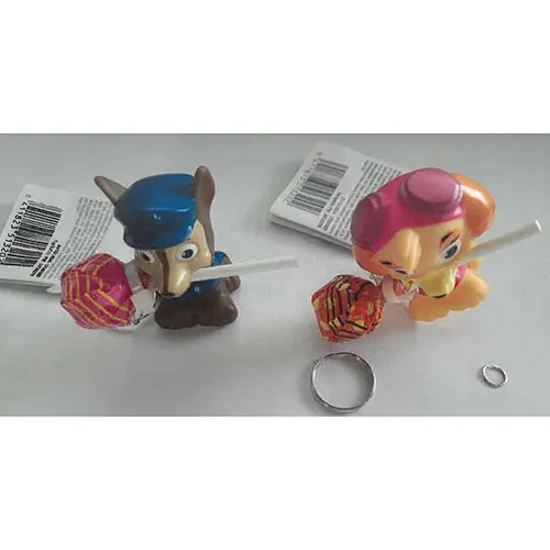 Photo from the official notice: DOLCI PREZIOSI key ring with toy — choking risk