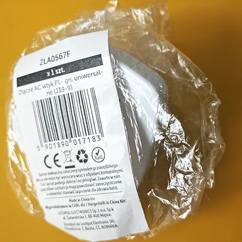 Foto do aviso oficial: LECHPOL Universal travel adapter Adaptador de viagem — risco: Choque elétrico