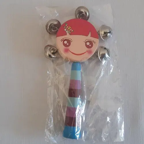 Foto uit de officiële melding: HOBI TOYS Children's toy - rattle De rammelaar van het speelgoed — risico: Verstikking door inslikken