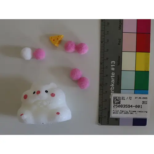 Foto do aviso oficial: Pinch Family Stress reducing Toys Brinquedo com bola de stress — risco: Engasgamento