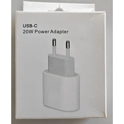 Foto aus der offiziellen Meldung: Salcomp USB-C 20W Power adapter Netzteil — Risiko: Elektrischer Schlag