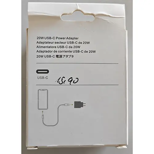 Foto aus der offiziellen Meldung: Salcomp USB-C 20W Power adapter Netzteil — Risiko: Elektrischer Schlag