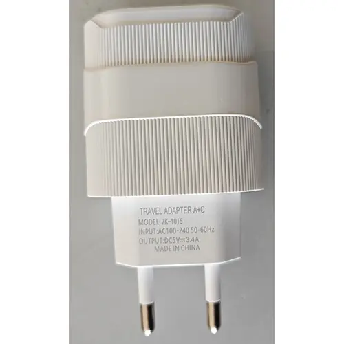 Photo de l’avis officiel: Travel adapter Adaptateur de voyage — risque: Choc électrique