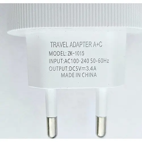 Photo de l’avis officiel: Travel adapter Adaptateur de voyage — risque: Choc électrique