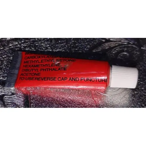 Foto del aviso oficial: VV MEIJIAER VV MEIJIAER 12 Designer Nails Set Uñas falsas con pegamento — riesgo: Riesgos químicos